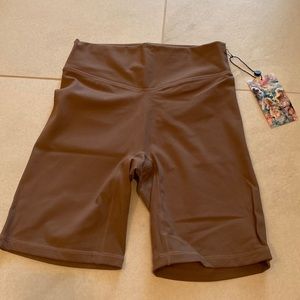 nwt - balance Athletica - THE CLOUD RIDER SHORT - smoky quartz